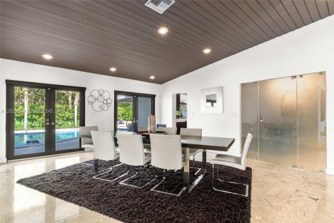 Villa ou maison à louer à Palmetto Bay, Floride: 5 chambres, 423.54 m2 № 2177275 - photo 8