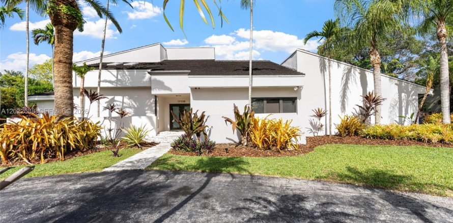 Villa ou maison à Palmetto Bay, Floride 5 chambres, 423.54 m2 № 2177275