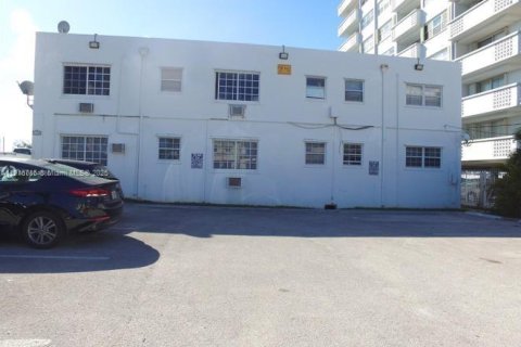 Commercial property in Miami Beach, Florida № 1973482 - photo 8