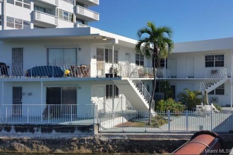 Commercial property in Miami Beach, Florida № 1973482 - photo 6