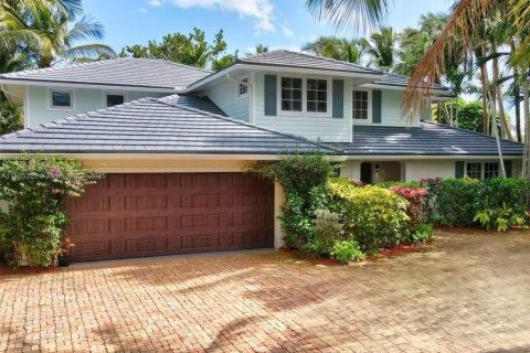 Купить виллу или дом в Бока-Ратон, Флорида 5 спален, 357.77м2, № 1923048 - фото 1