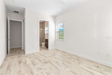 Casa en venta en Orlando, Florida, 5 dormitorios, 367.34 m2 № 1917165 - foto 22