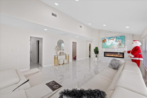 Villa ou maison à vendre à Tampa, Floride: 4 chambres, 199.18 m2 № 2156072 - photo 11