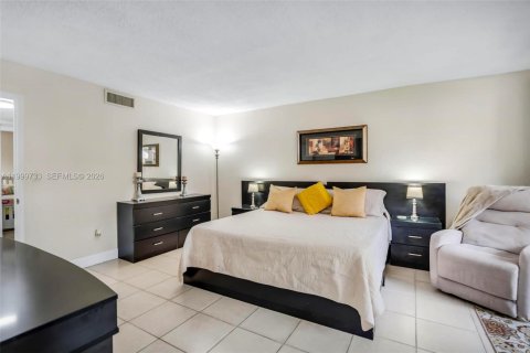 Купить кондоминиум в Майами, Флорида 3 спальни, 156.26м2, № 2066860 - фото 22