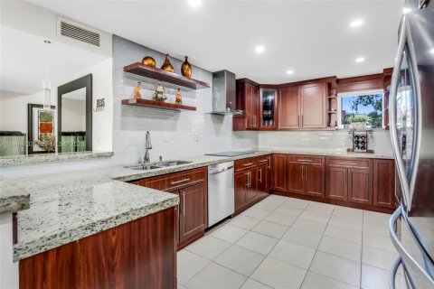 Купить кондоминиум в Майами, Флорида 3 спальни, 156.26м2, № 2066860 - фото 7