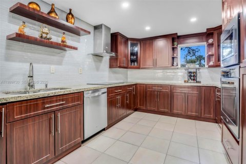 Купить кондоминиум в Майами, Флорида 3 спальни, 156.26м2, № 2066860 - фото 9