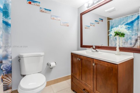 Купить кондоминиум в Майами, Флорида 3 спальни, 156.26м2, № 2066860 - фото 23