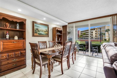 Купить кондоминиум в Майами, Флорида 3 спальни, 156.26м2, № 2066860 - фото 17