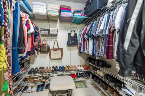 Купить кондоминиум в Майами, Флорида 3 спальни, 156.26м2, № 2066860 - фото 24