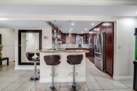 Купить кондоминиум в Майами, Флорида 3 спальни, 156.26м2, № 2066860 - фото 5