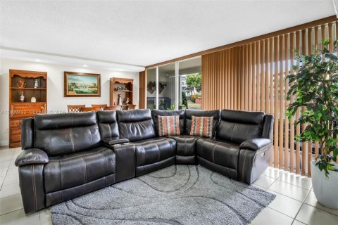 Купить кондоминиум в Майами, Флорида 3 спальни, 156.26м2, № 2066860 - фото 14