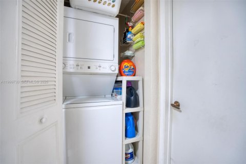 Купить кондоминиум в Майами, Флорида 3 спальни, 156.26м2, № 2066860 - фото 30