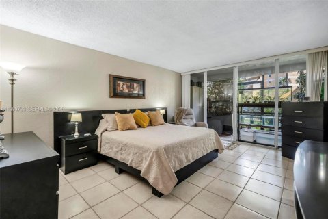 Купить кондоминиум в Майами, Флорида 3 спальни, 156.26м2, № 2066860 - фото 21