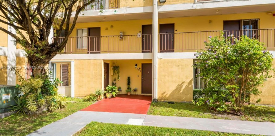 Кондоминиум с 3 спальнями в Майами, Флорида № 2066860