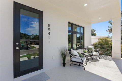 Villa ou maison à vendre à Saint Petersburg, Floride: 4 chambres, 225.85 m2 № 2291081 - photo 6