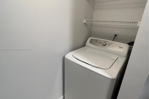 Снять в аренду кондоминиум в Холливуд, Флорида 2 спальни, 93.09м2, № 1967785 - фото 19