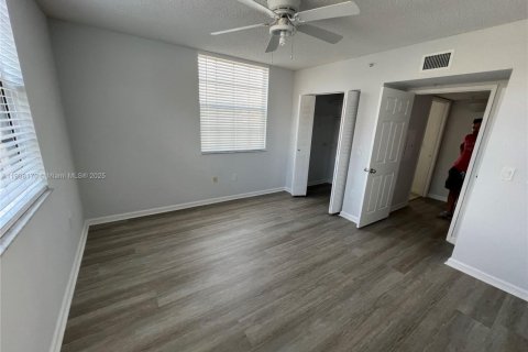 Снять в аренду кондоминиум в Холливуд, Флорида 2 спальни, 93.09м2, № 1967785 - фото 21