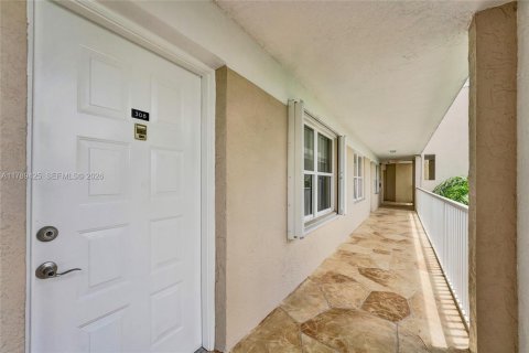 Condominio en venta en Sunrise, Florida, 2 dormitorios, 127.28 m2 № 2007659 - foto 2