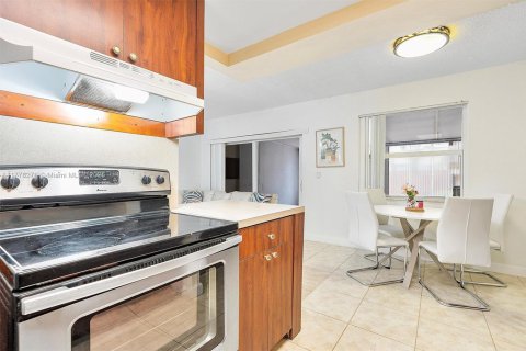 Adosado en venta en Davie, Florida, 4 dormitorios, 133.78 m2 № 1708004 - foto 7
