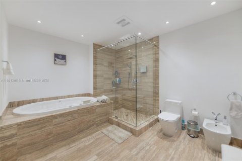 Copropriété à vendre à Sunny Isles Beach, Floride: 3 chambres, 183.85 m2 № 1858931 - photo 25
