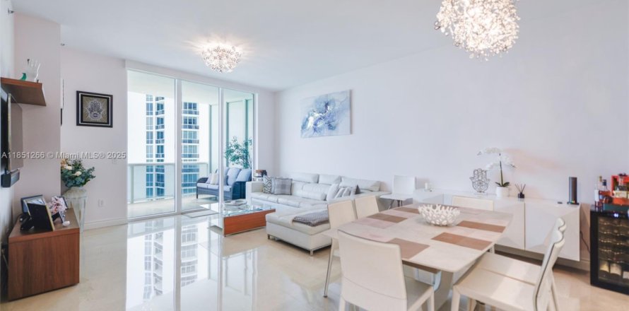 Condo à Sunny Isles Beach, Floride, 3 chambres № 1858931