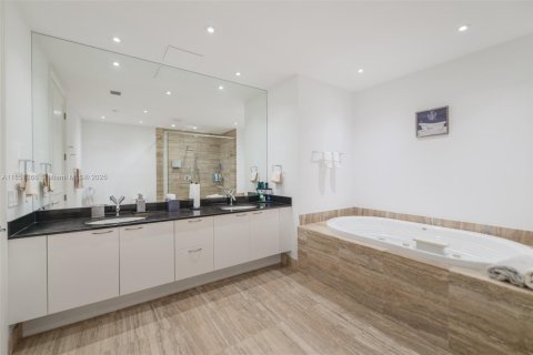 Copropriété à vendre à Sunny Isles Beach, Floride: 3 chambres, 183.85 m2 № 1858931 - photo 26