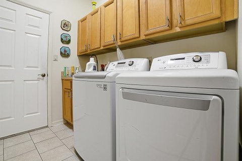 House in Leesburg, Florida 3 bedrooms, 249.35 sq.m. № 2137195 - photo 17