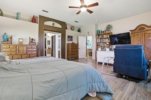 House in Leesburg, Florida 3 bedrooms, 249.35 sq.m. № 2137195 - photo 29