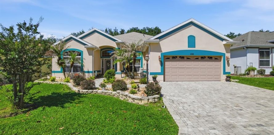 House in Leesburg, Florida 3 bedrooms, 249.35 sq.m. № 2137195