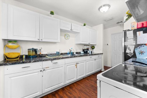 Propiedad comercial en venta en Sarasota, Florida, 12 dormitorios, 189.06 m2 № 1514572 - foto 16