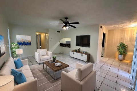 Condo in Lauderhill, Florida, 2 bedrooms № 2081622