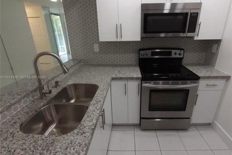 Condominio en venta en Miami, Florida, 2 dormitorios, 83.43 m2 № 2076194 - foto 2
