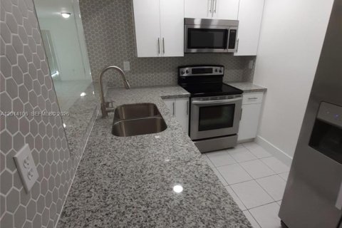 Condominio en venta en Miami, Florida, 2 dormitorios, 83.43 m2 № 2076194 - foto 3