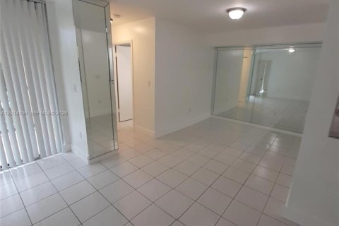 Condominio en venta en Miami, Florida, 2 dormitorios, 83.43 m2 № 2076194 - foto 8