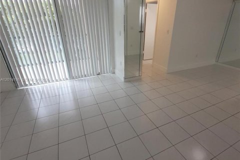 Condominio en venta en Miami, Florida, 2 dormitorios, 83.43 m2 № 2076194 - foto 9