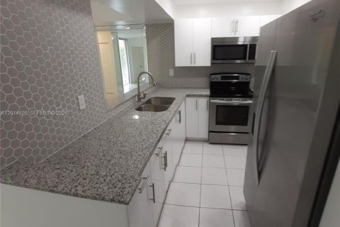 Condominio en venta en Miami, Florida, 2 dormitorios, 83.43 m2 № 2076194 - foto 4