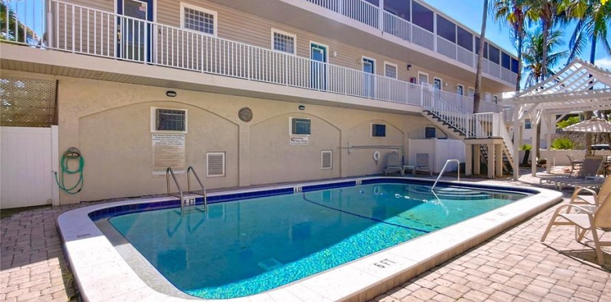 Condo in Holmes Beach, Florida, 2 bedrooms  № 2421604