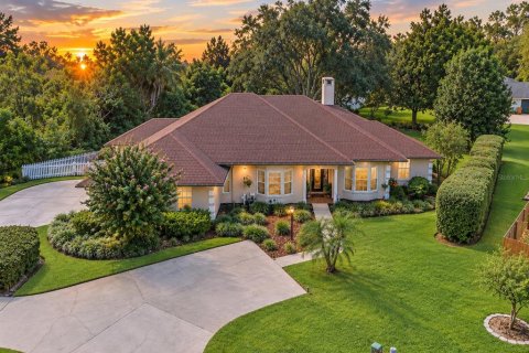 Villa ou maison à Leesburg, Floride 3 chambres, 224.27 m2 № 2367169