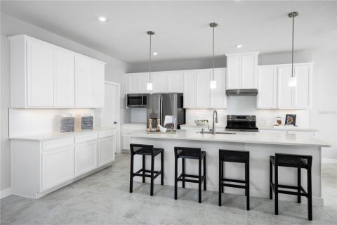 House in Leesburg, Florida 4 bedrooms, 264.77 sq.m. № 2111854 - photo 4