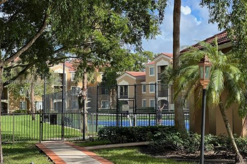 Condo in Tamarac, Florida, 2 bedrooms  № 1990069 - photo 15