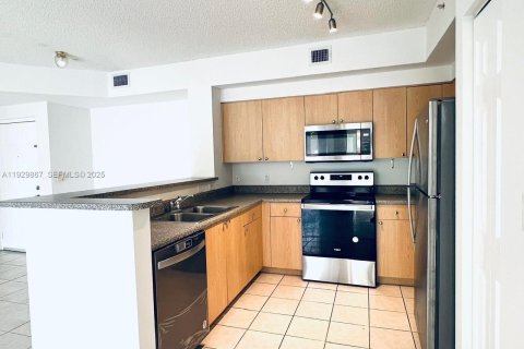 Condo in Tamarac, Florida, 2 bedrooms  № 1990069 - photo 5