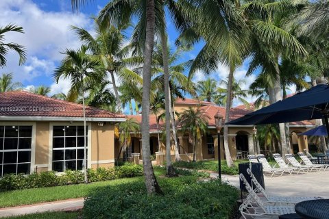 Condo in Tamarac, Florida, 2 bedrooms  № 1990069 - photo 20