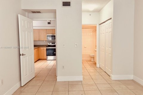 Condo in Tamarac, Florida, 2 bedrooms  № 1990069 - photo 4