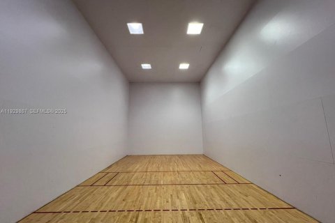 Condo in Tamarac, Florida, 2 bedrooms  № 1990069 - photo 25