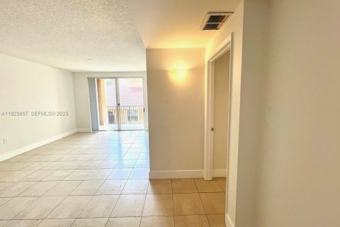 Condo in Tamarac, Florida, 2 bedrooms  № 1990069