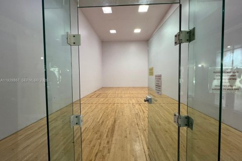 Condo in Tamarac, Florida, 2 bedrooms  № 1990069 - photo 24