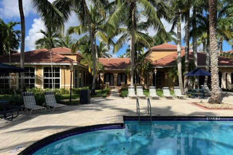 Condo in Tamarac, Florida, 2 bedrooms  № 1990069 - photo 19