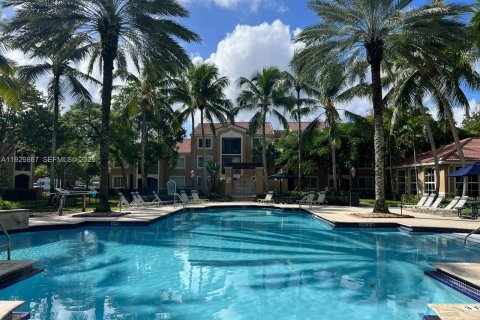 Condo in Tamarac, Florida, 2 bedrooms  № 1990069 - photo 17