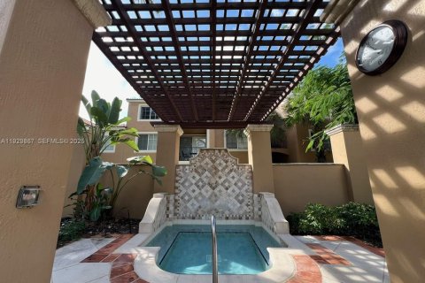 Condo in Tamarac, Florida, 2 bedrooms  № 1990069 - photo 21