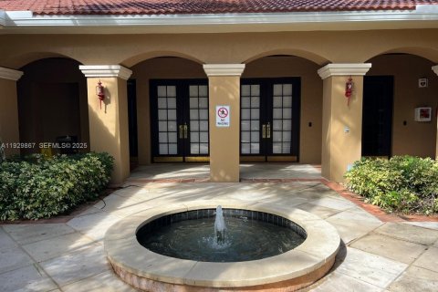 Condo in Tamarac, Florida, 2 bedrooms  № 1990069 - photo 22